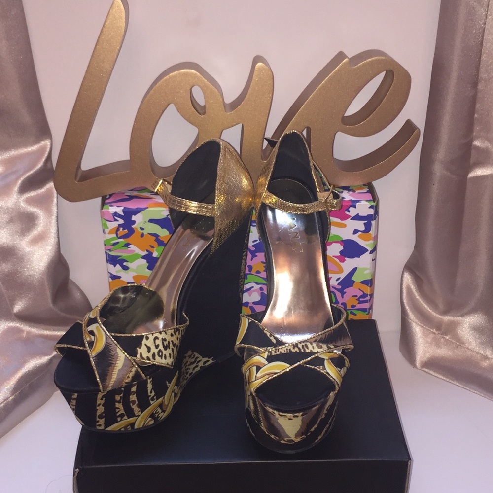 BRAND NEW!!! 6inch wedge heel